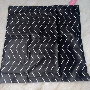 NWT Dooclish 20x20 Black White Decorative Faux Suede Pillowcase